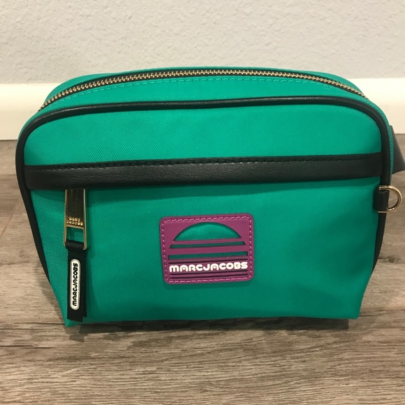 SOLD 100% Authentic Marc Jacobs green belt bag - Picture 2 of 5